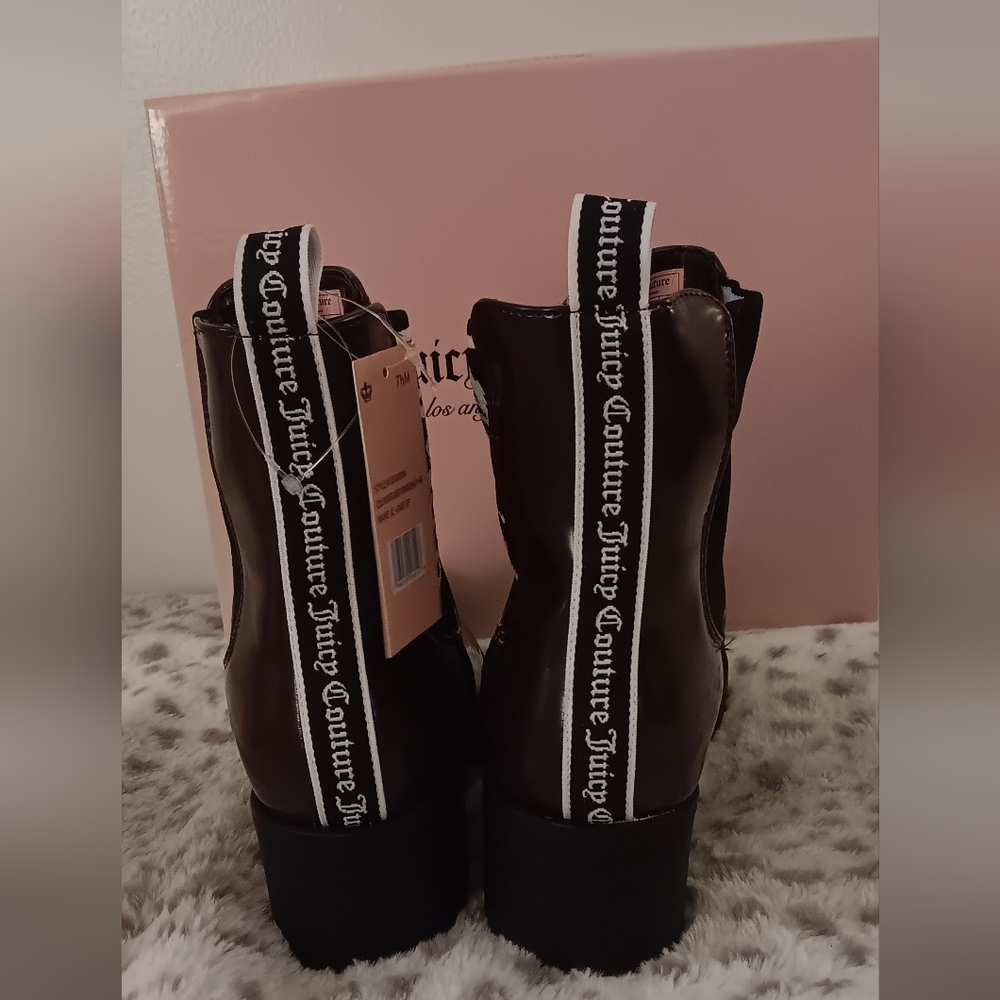Juicy Couture One Up Chelsea Chunky Heel Burgundy Ankle Boots Women Size 7.5 - Picture 3 of 9